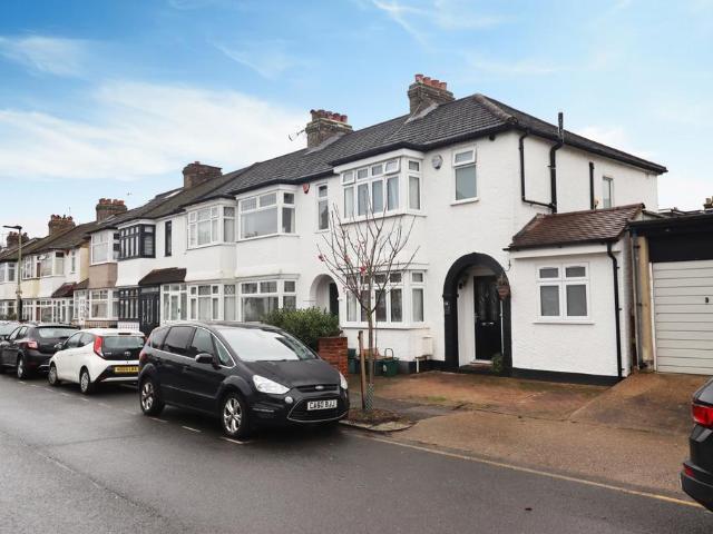 3 bedroom end of terrace house for sale