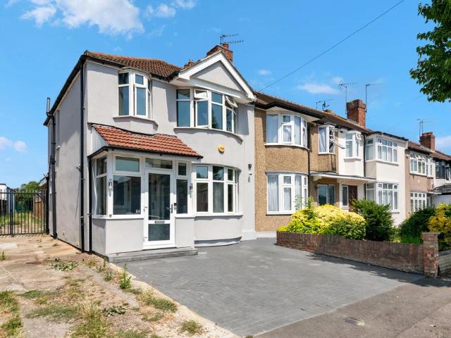 3 bedroom end of terrace house for sale