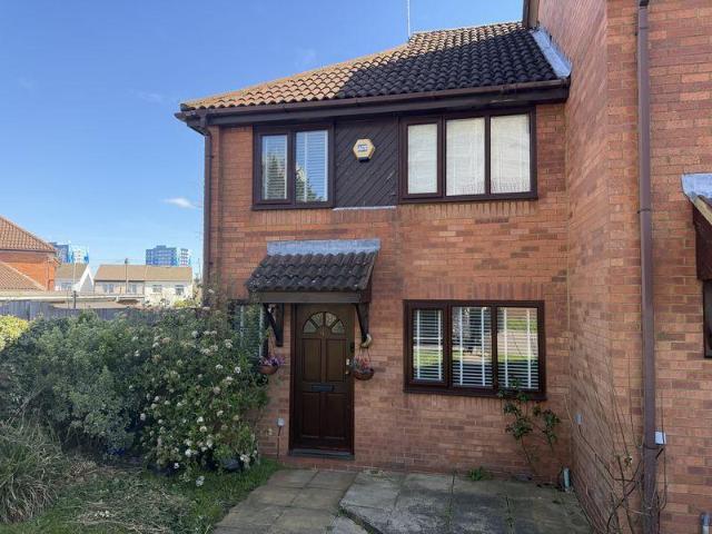 3 bedroom end of terrace house for sale