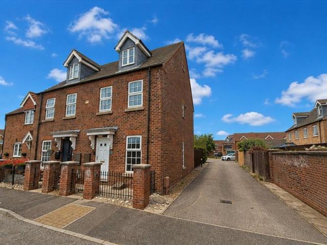 3 bedroom end of terrace house for sale