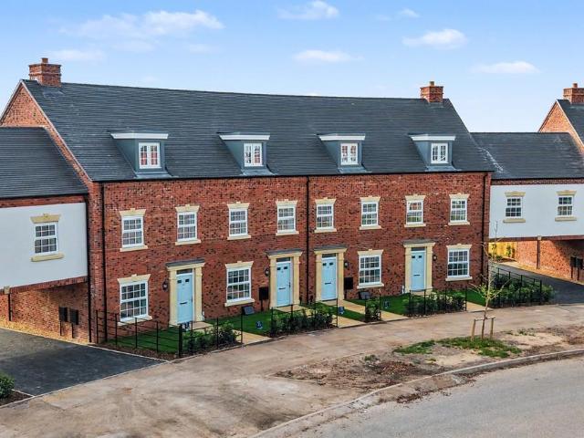 3 bedroom end of terrace house for sale