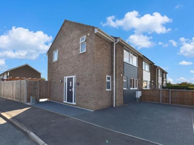 3 bedroom end of terrace house for sale