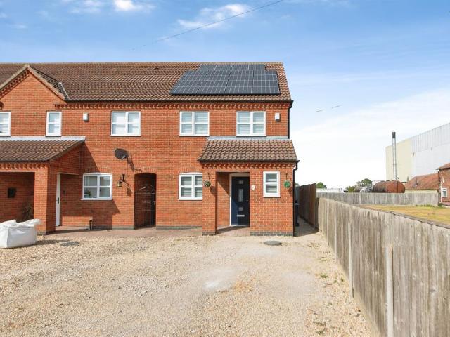 3 bedroom end of terrace house for sale