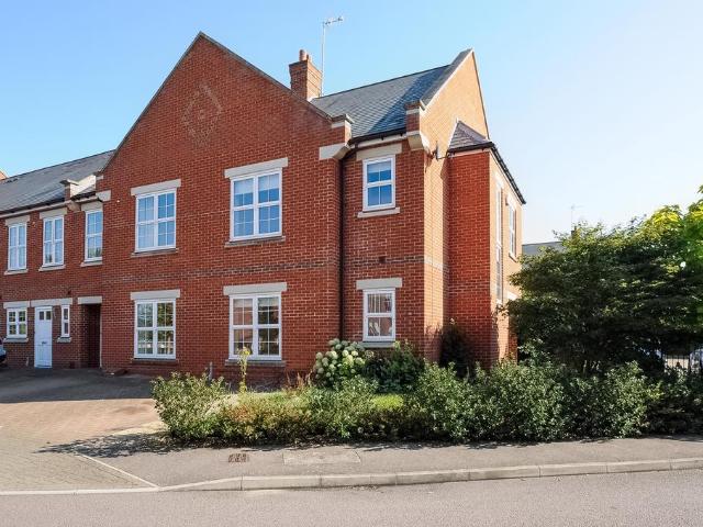 3 bedroom end of terrace house for sale