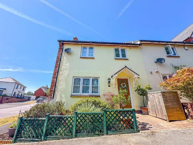 3 bedroom end of terrace house for sale