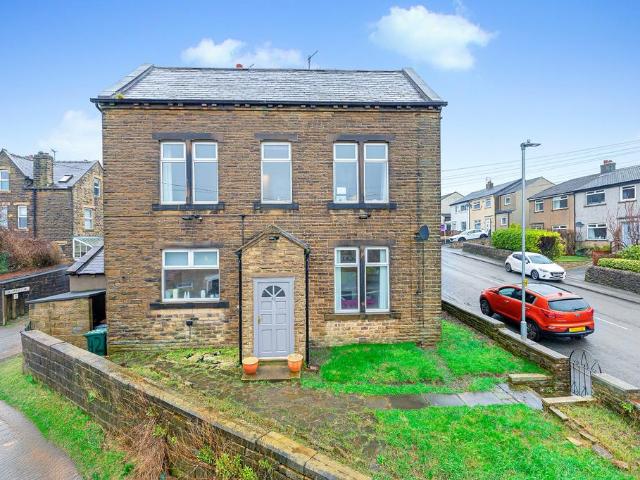 4 bedroom end of terrace house for sale