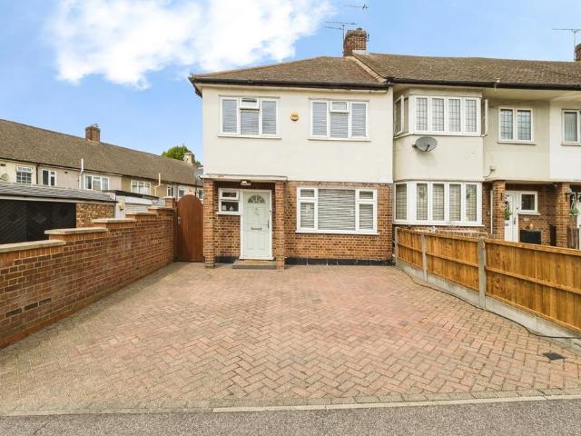 3 bedroom end of terrace house for sale