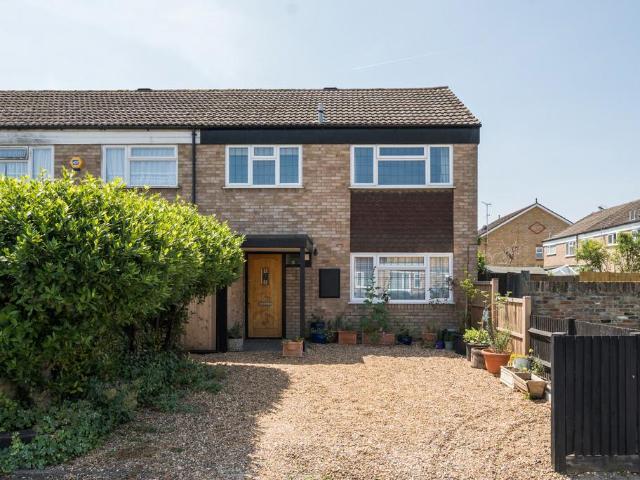 3 bedroom end of terrace house for sale