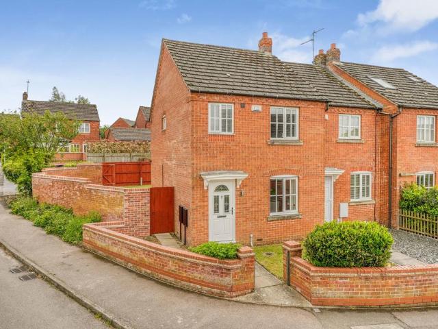 3 bedroom end of terrace house for sale