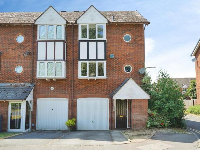 3 bedroom end of terrace house for sale