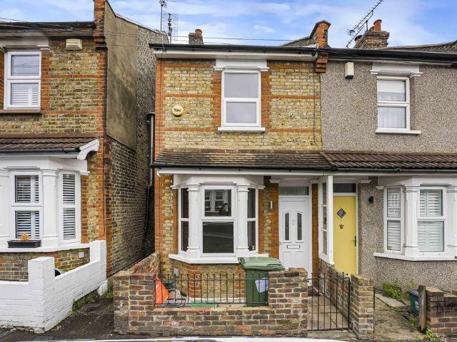 3 bedroom end of terrace house for sale
