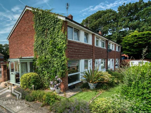3 bedroom end of terrace house for sale