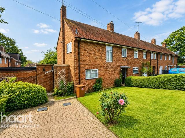 3 bedroom end of terrace house for sale