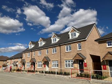 3 bedroom end of terrace house for sale
