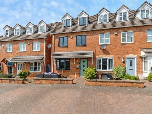 3 bedroom end of terrace house for sale