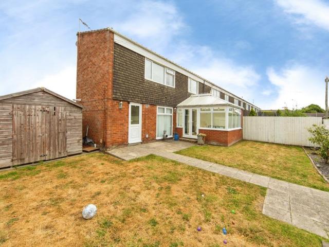 3 bedroom end of terrace house for sale