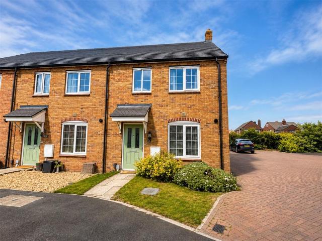 3 bedroom end of terrace house for sale