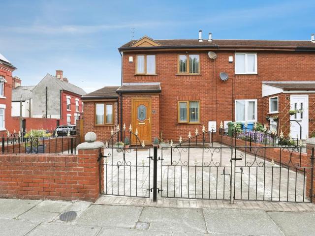 3 bedroom end of terrace house for sale