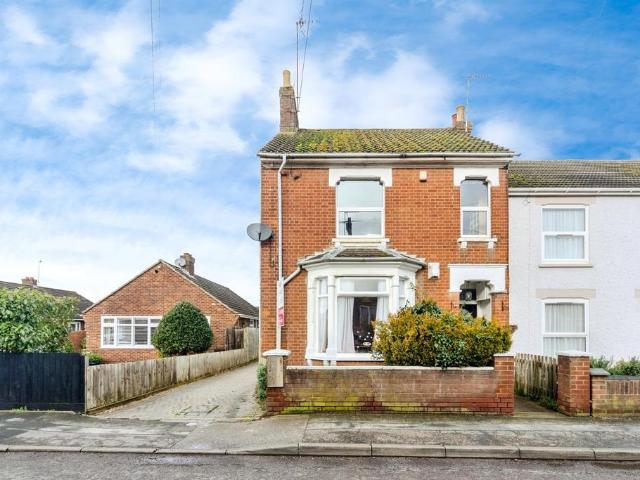 3 bedroom end of terrace house for sale