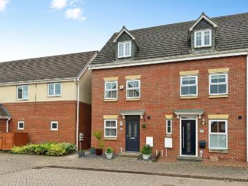 3 bedroom end of terrace house for sale