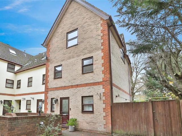 3 bedroom end of terrace house for sale
