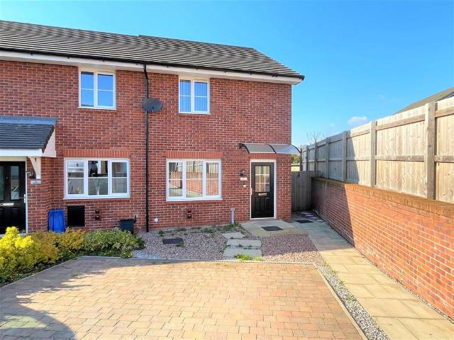 3 bedroom end of terrace house for sale