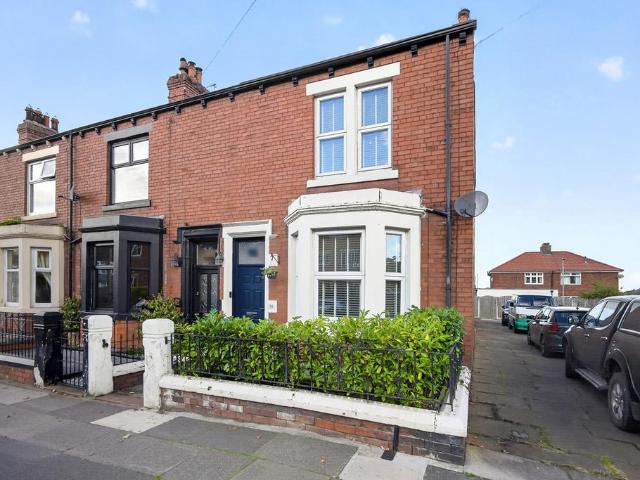 3 bedroom end of terrace house for sale