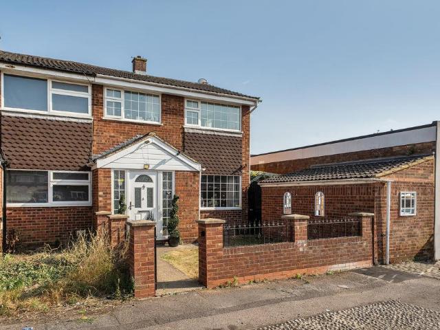 3 bedroom end of terrace house for sale