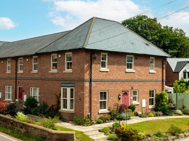 3 bedroom end of terrace house for sale