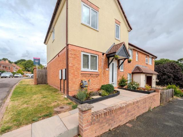 3 bedroom end of terrace house for sale