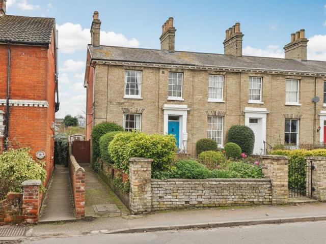3 bedroom end of terrace house for sale