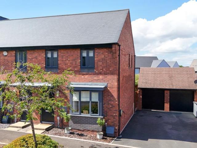 3 bedroom end of terrace house for sale