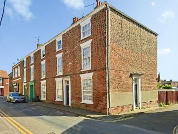 3 bedroom end of terrace house for sale