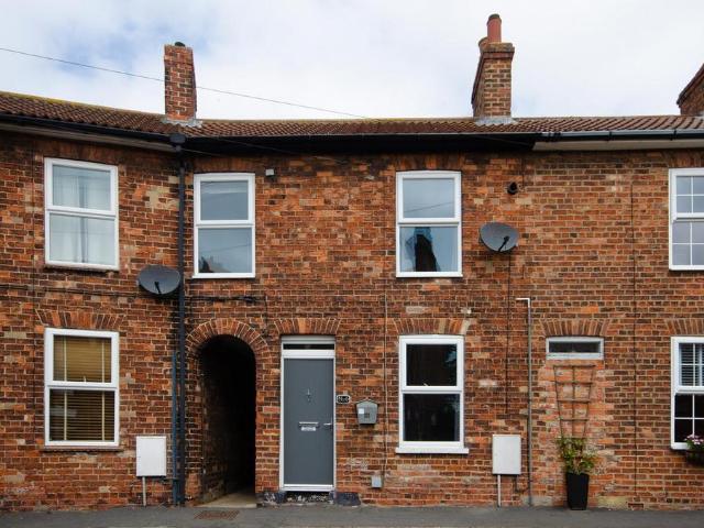3 bedroom end of terrace house for sale