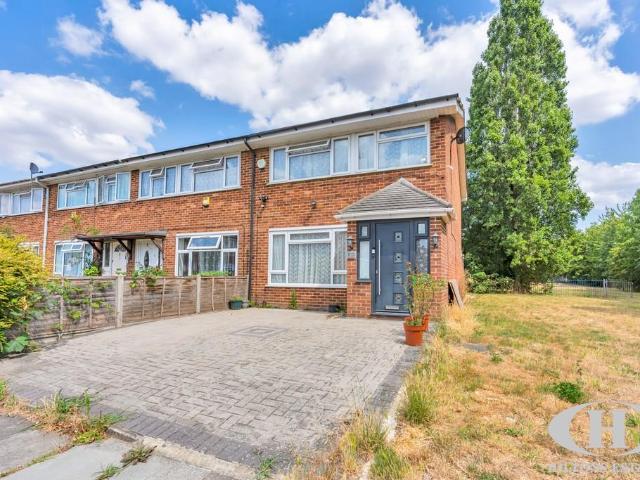 3 bedroom end of terrace house for sale