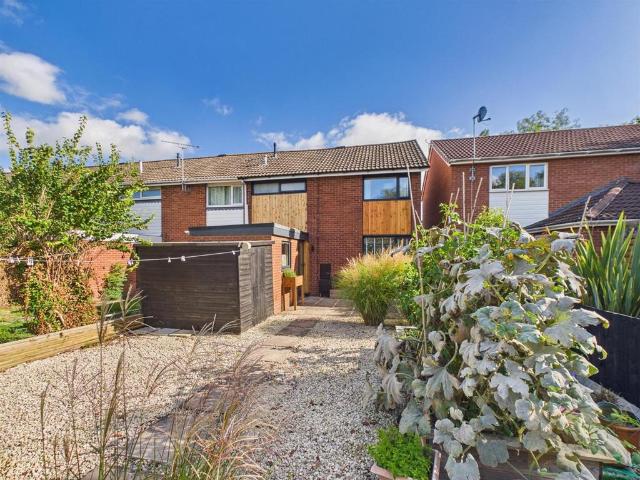 3 bedroom end of terrace house for sale