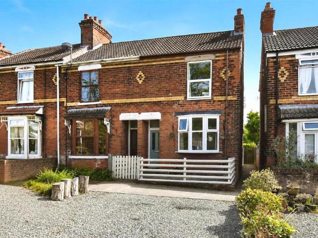 3 bedroom end of terrace house for sale