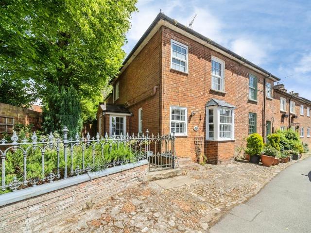 3 bedroom end of terrace house for sale