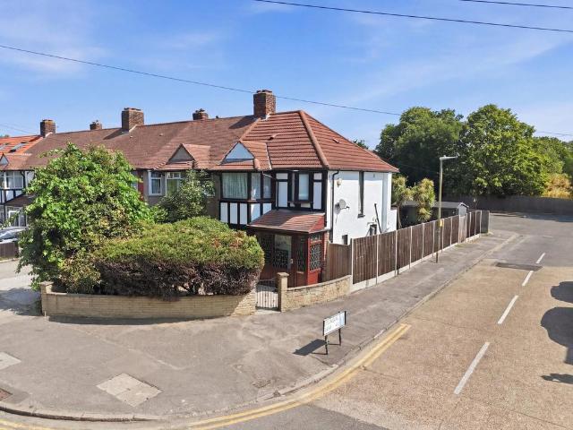 3 bedroom end of terrace house for sale