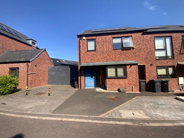 3 bedroom end of terrace house for sale