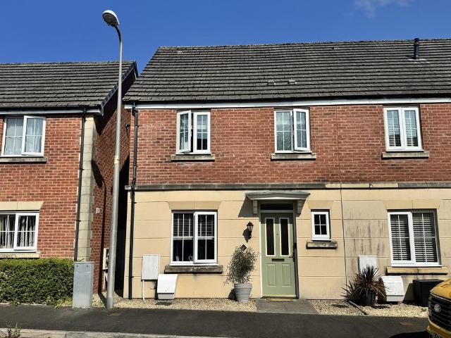 3 bedroom end of terrace house for sale