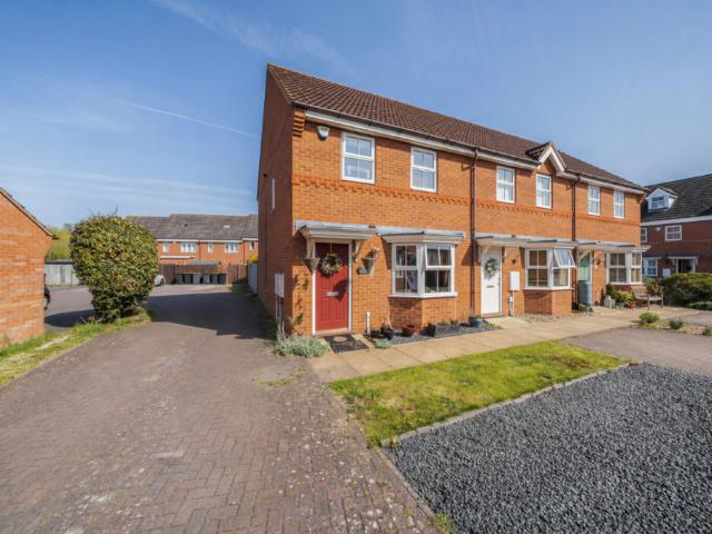 3 bedroom end of terrace house for sale