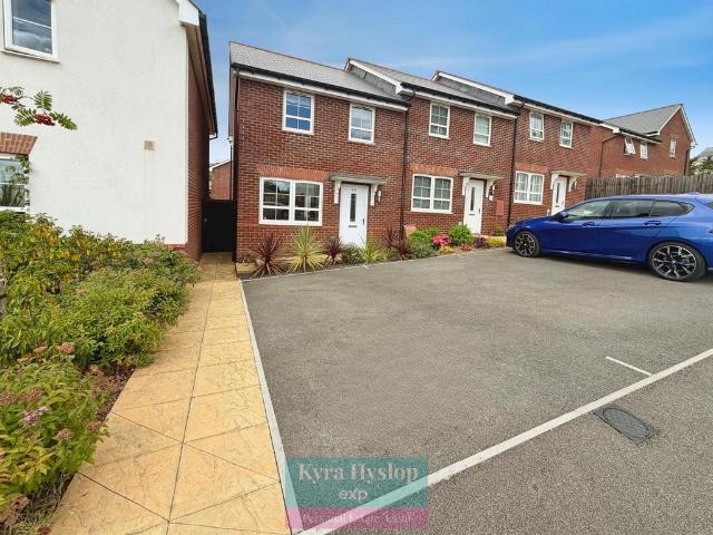 3 bedroom end of terrace house for sale