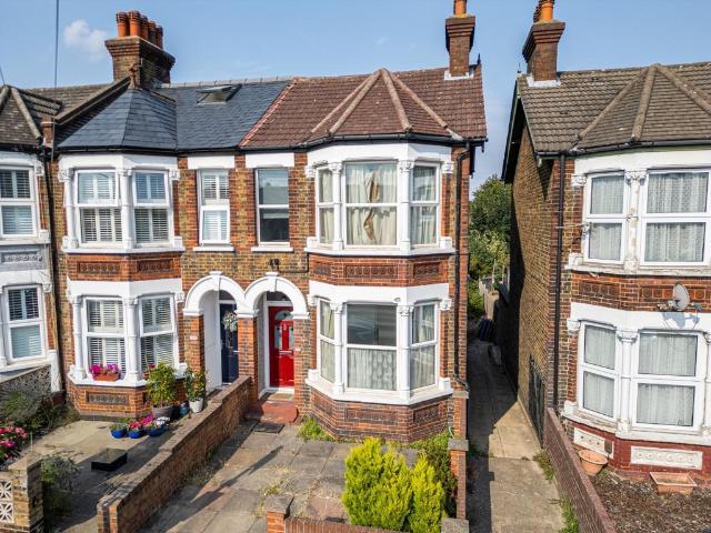 3 bedroom end of terrace house for sale