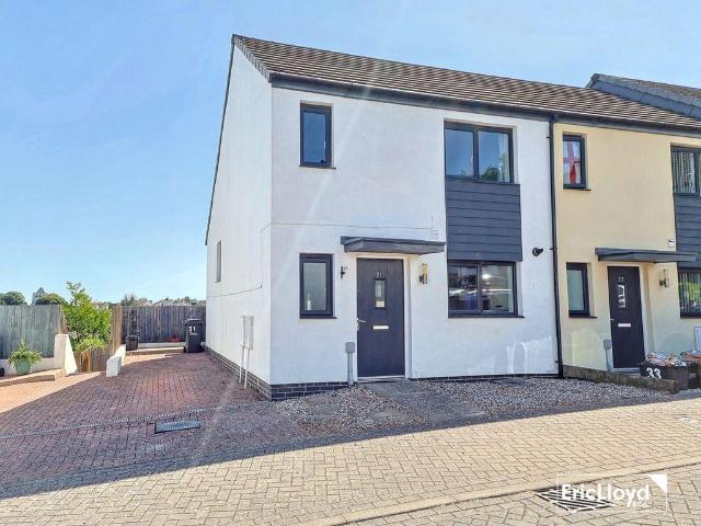 3 bedroom end of terrace house for sale