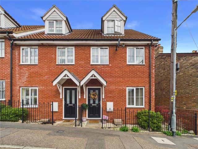 3 bedroom end of terrace house for sale