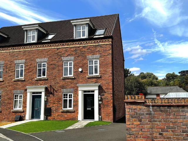 3 bedroom end of terrace house for sale