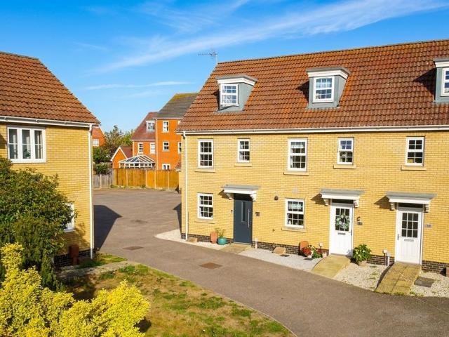 3 bedroom end of terrace house for sale