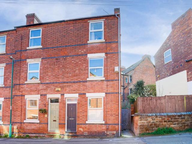 3 bedroom end of terrace house for sale