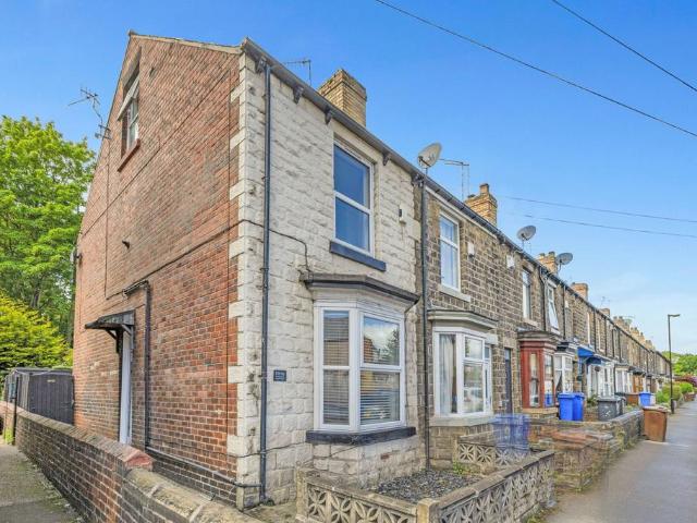 3 bedroom end of terrace house for sale